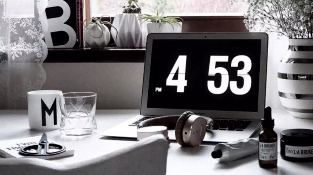 Fliqlo - 非常好用小巧的时钟屏幕保护程序